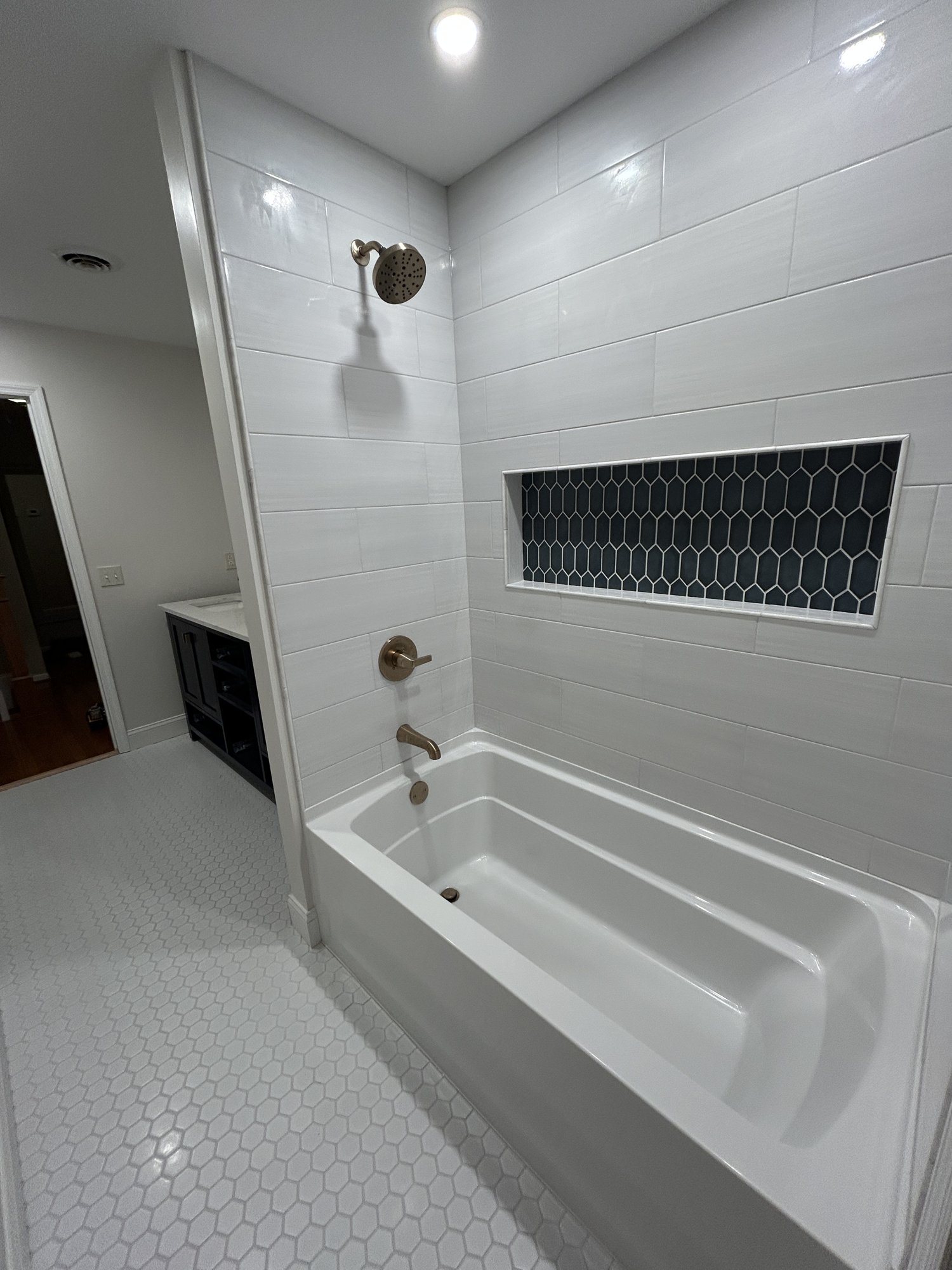 What Kind of Grout Should I Use in My Shower? Epoxy vs. Cement, Explained
